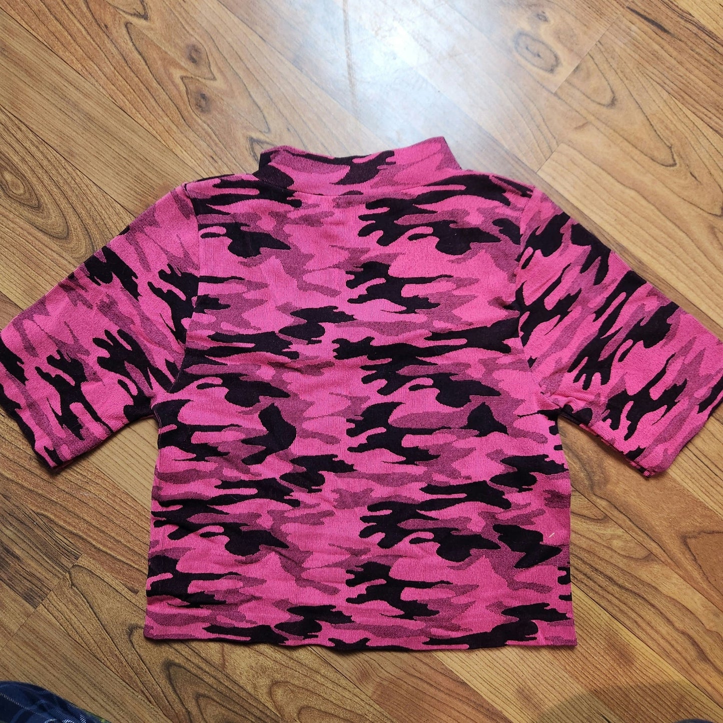 Love J L/XL T-shirt camo hot pink black zipper quarter sleeve