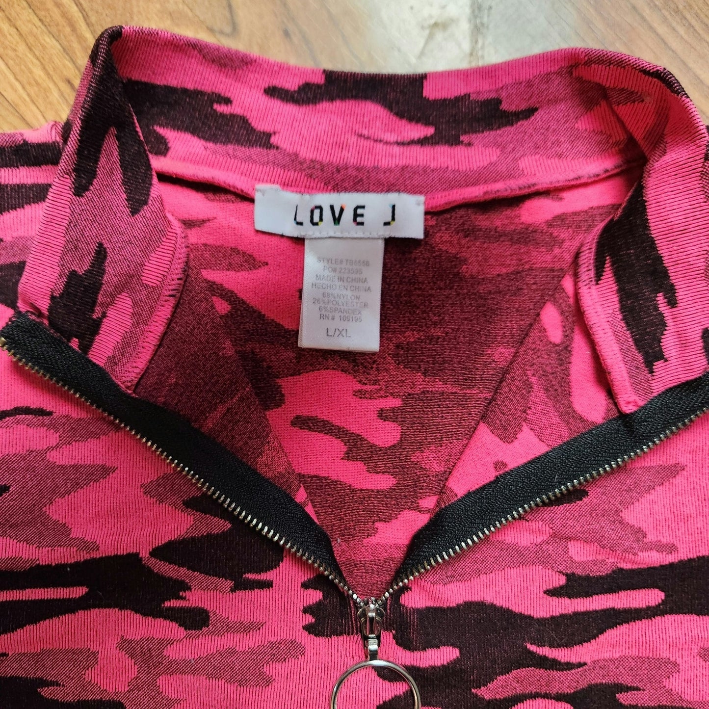 Love J L/XL T-shirt camo hot pink black zipper quarter sleeve